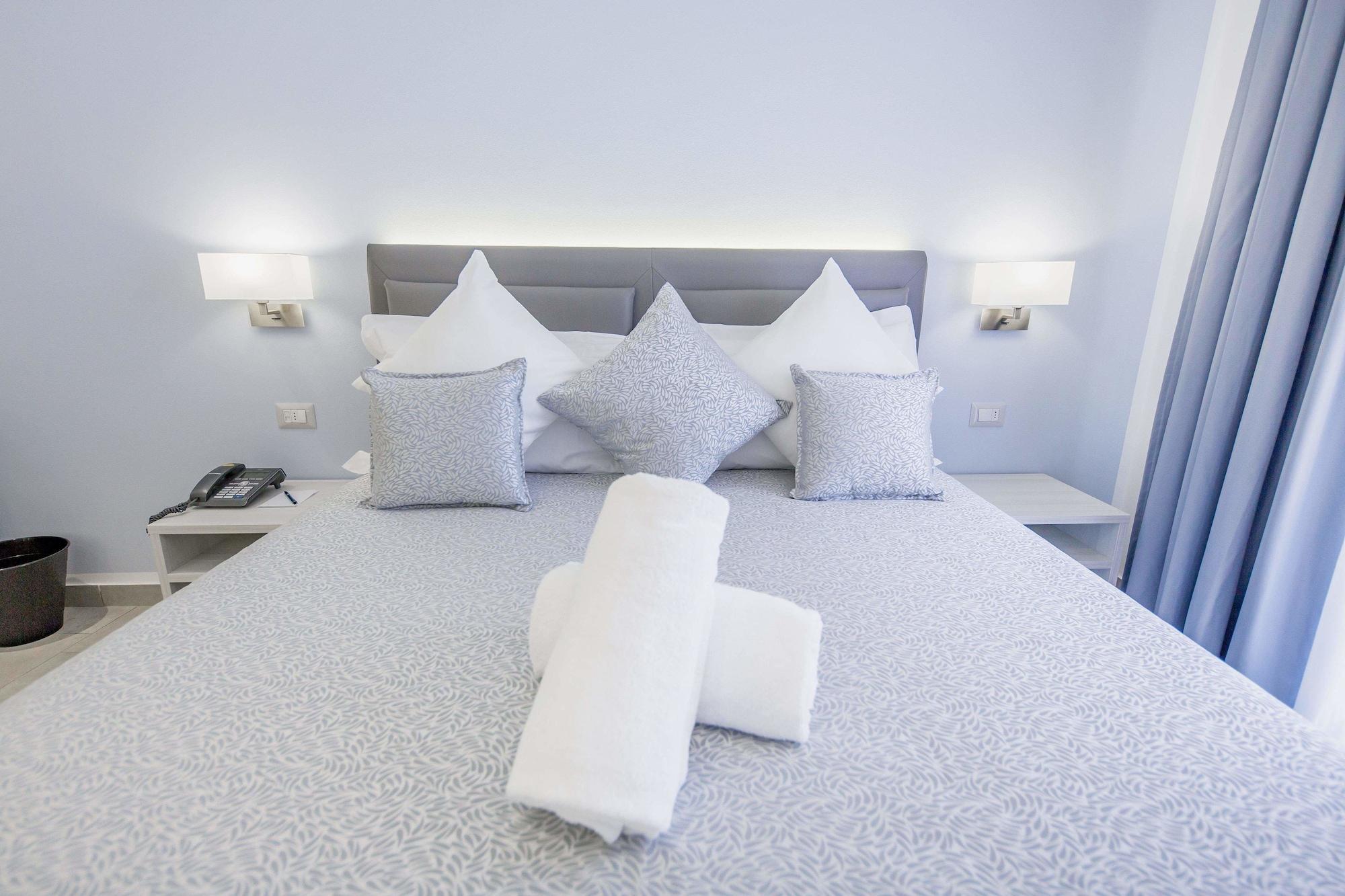 Ossuna Bay Hotel Boutique Чефалу Екстериор снимка