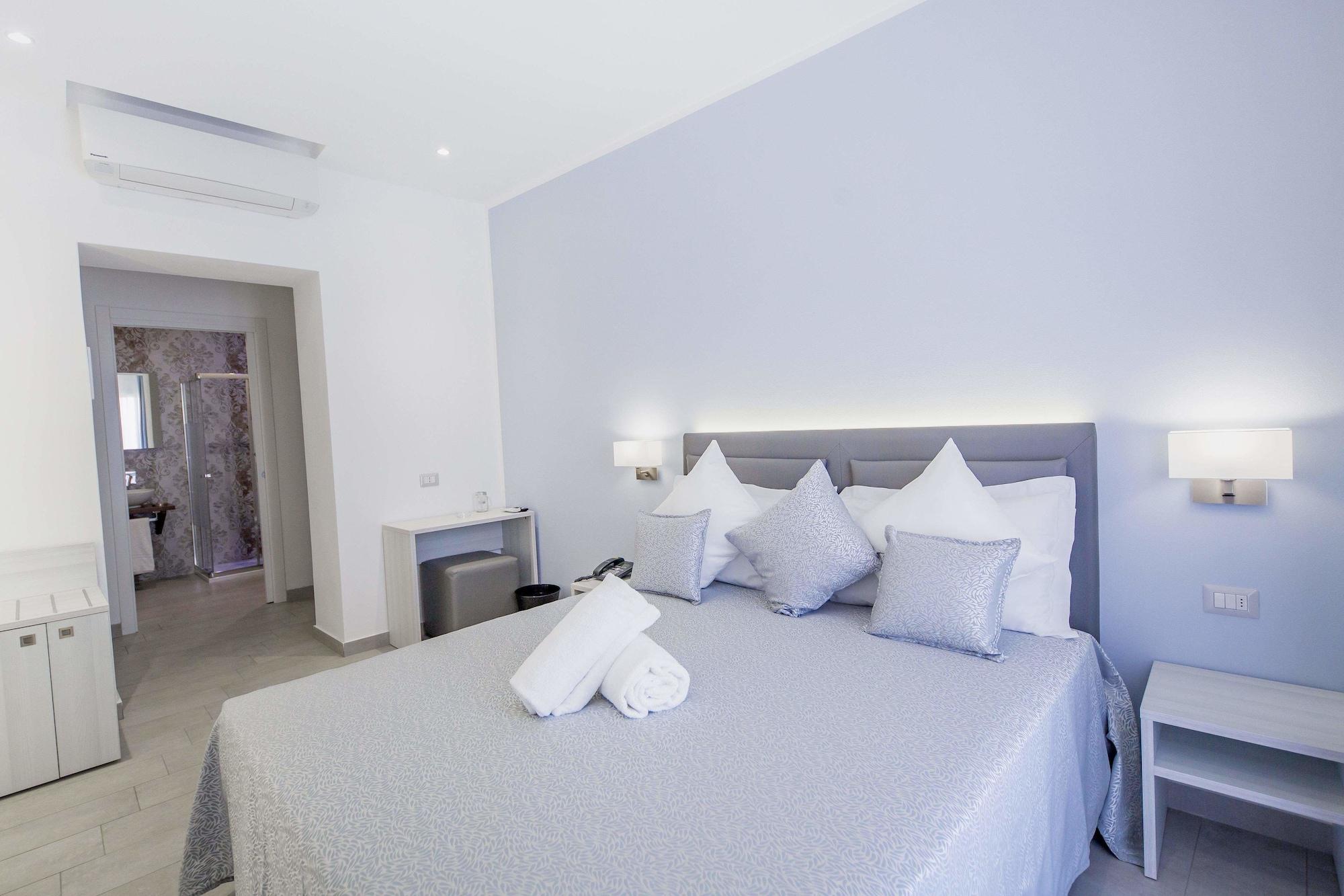 Ossuna Bay Hotel Boutique Чефалу Екстериор снимка