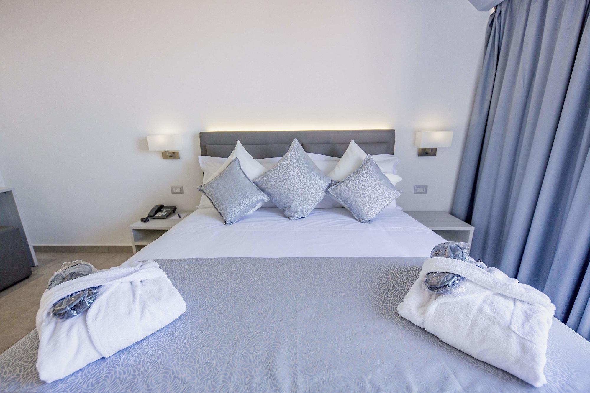 Ossuna Bay Hotel Boutique Чефалу Екстериор снимка
