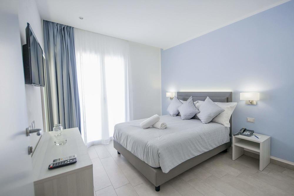 Ossuna Bay Hotel Boutique Чефалу Екстериор снимка